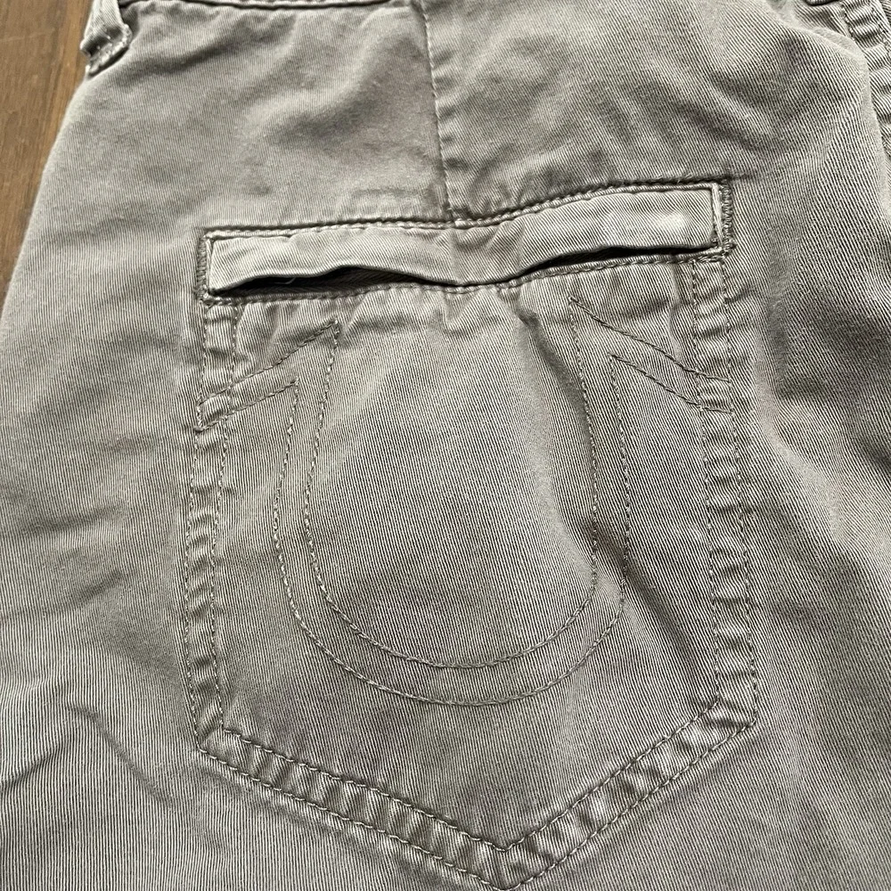 True Religion Marco Cargo Joggers Men's 32 Gray Khaki Pockets Pants 34x27